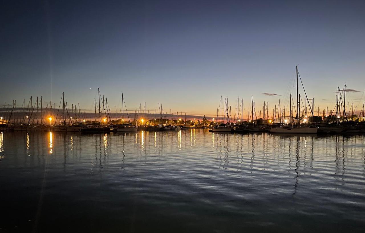 Apartment Les Argonautes: Beachfront With Pool And Sea Views Agde