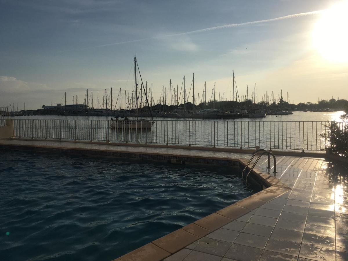 Les Argonautes: Beachfront With Pool And Sea Views Agde