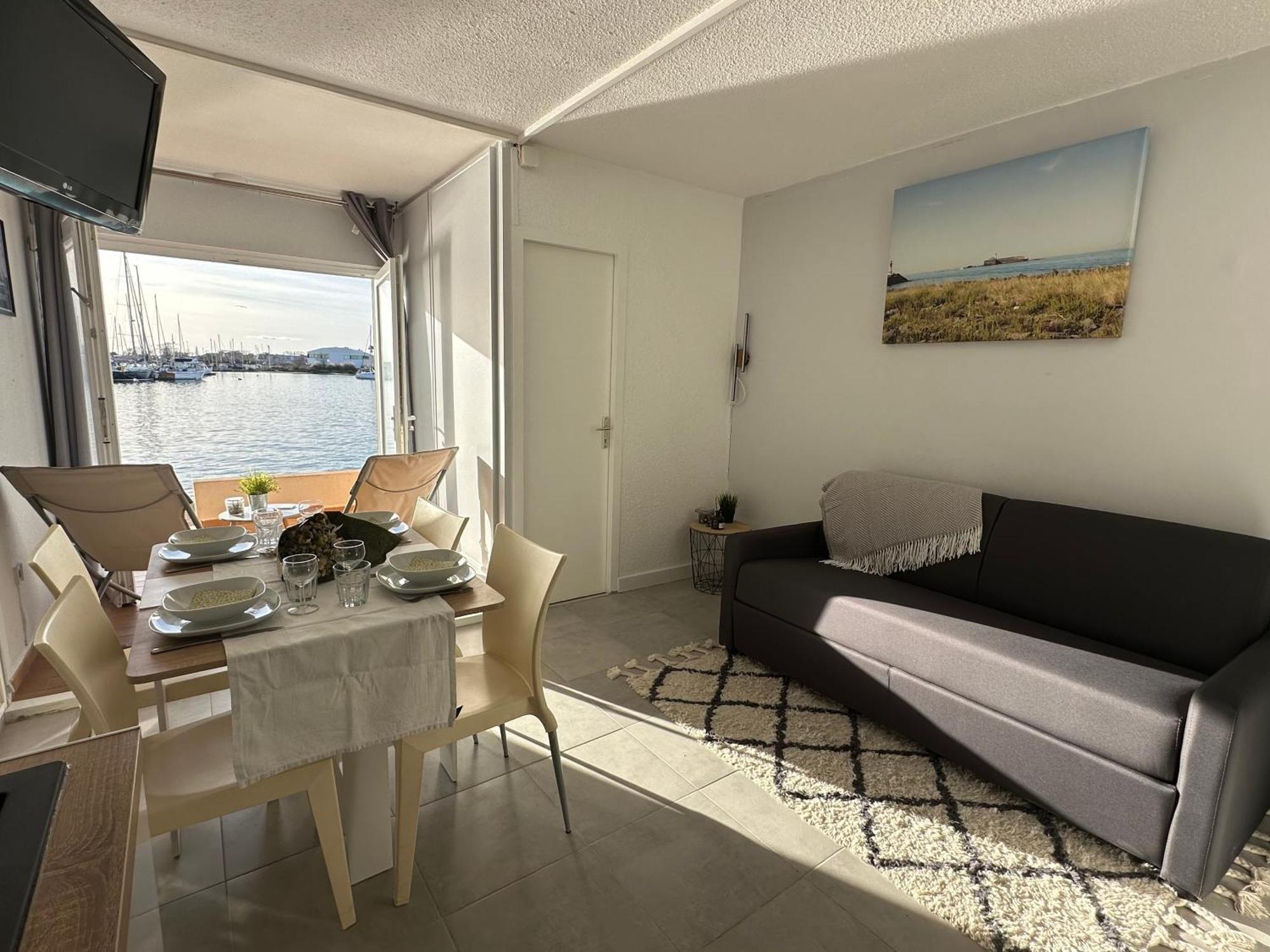 Les Argonautes: Beachfront With Pool And Sea Views Apartment Agde