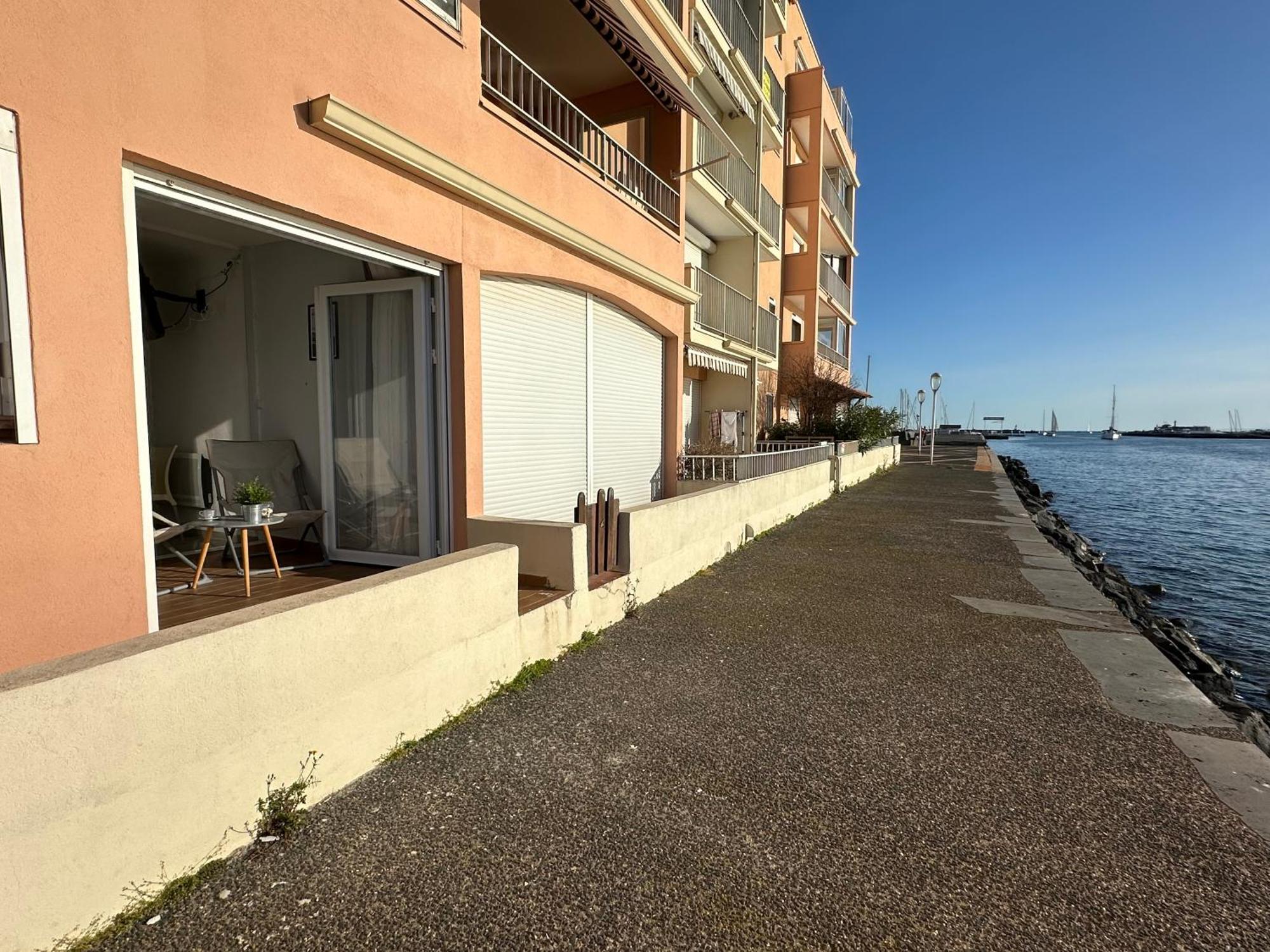 Les Argonautes: Beachfront With Pool And Sea Views Agde