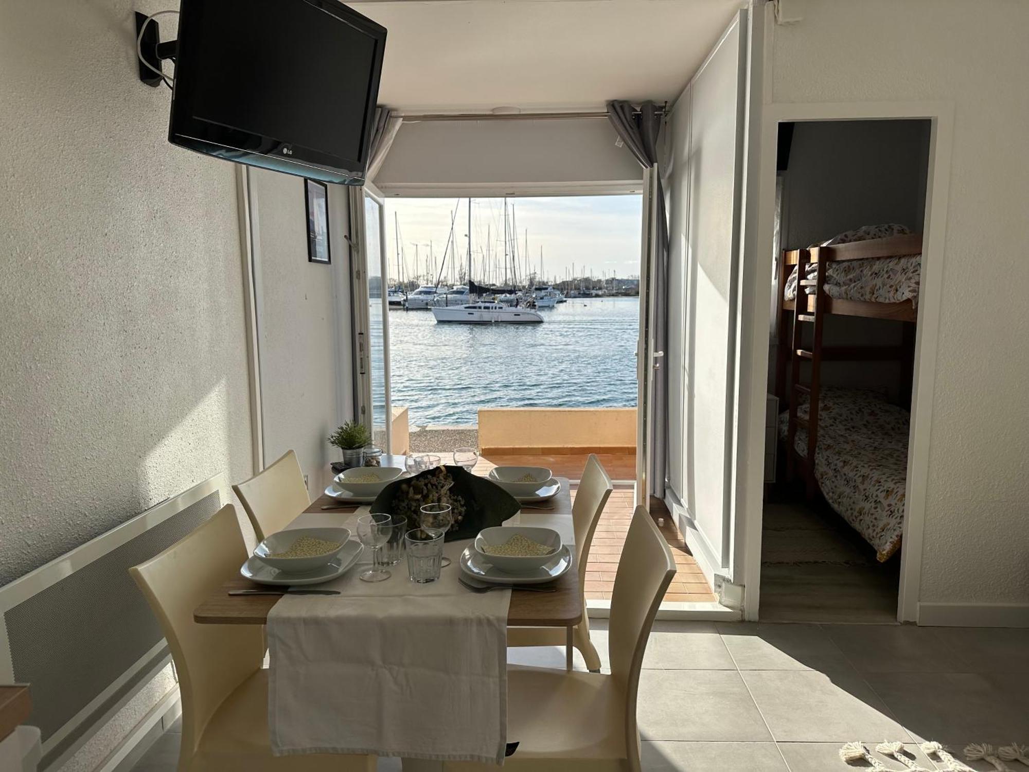 Les Argonautes: Beachfront With Pool And Sea Views Agde