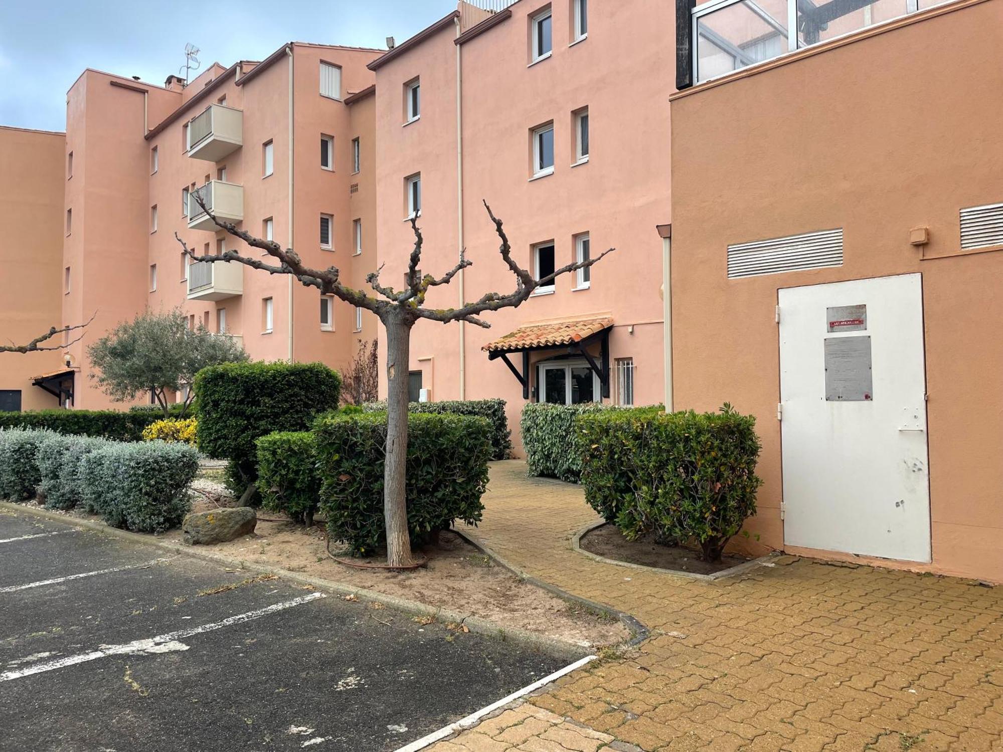 Apartment Les Argonautes: Beachfront With Pool And Sea Views Agde